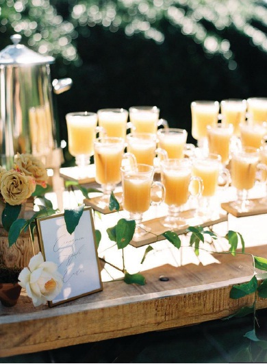Hot apple cider welcomed guests upon arrival. Photographed by Shauna Veasey Photography